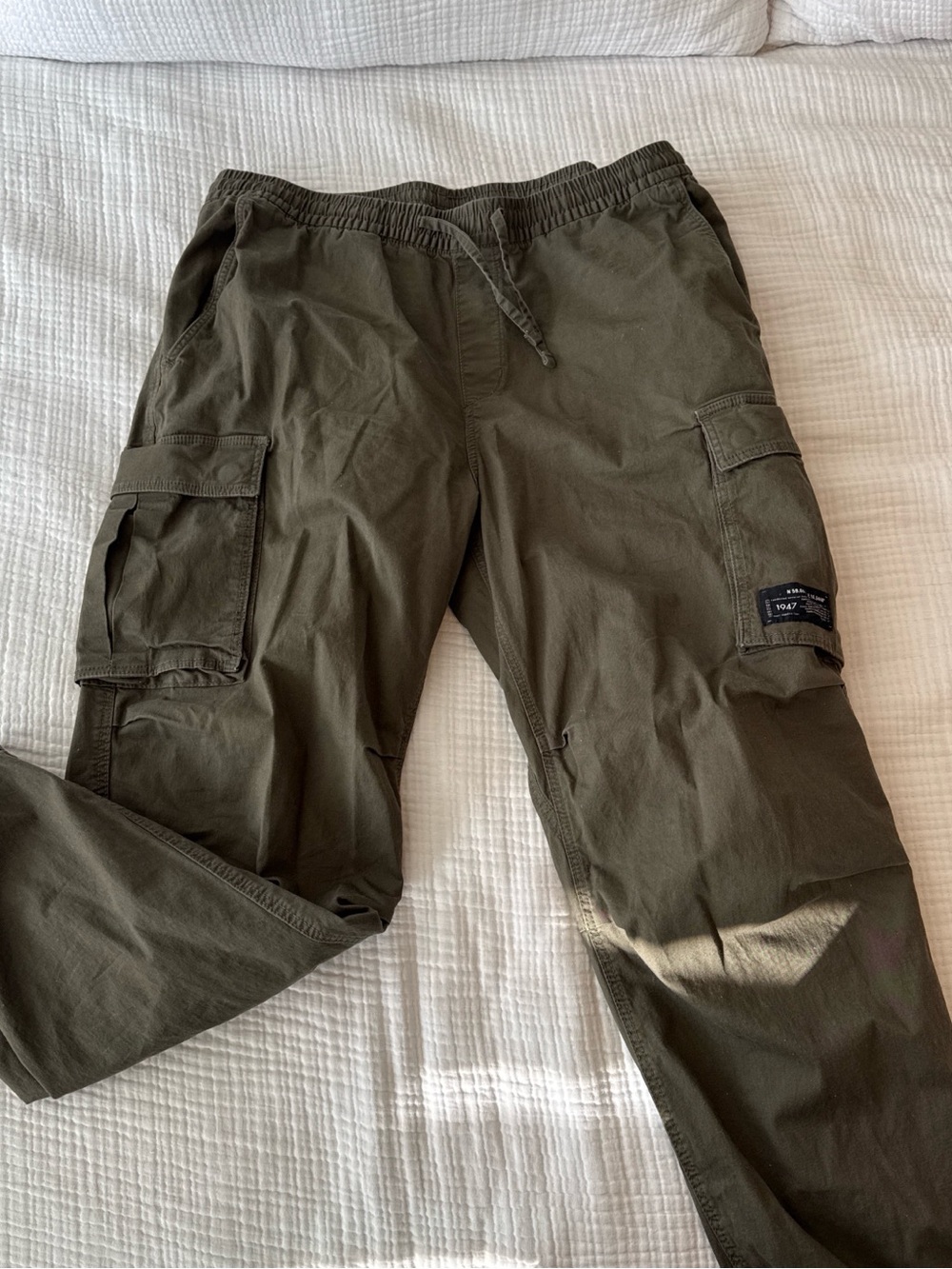 H&M Men's Cargo Pants in Olive